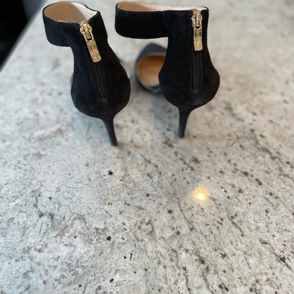 Black suede BCBG heels, size 10 - Picture 2 of 4